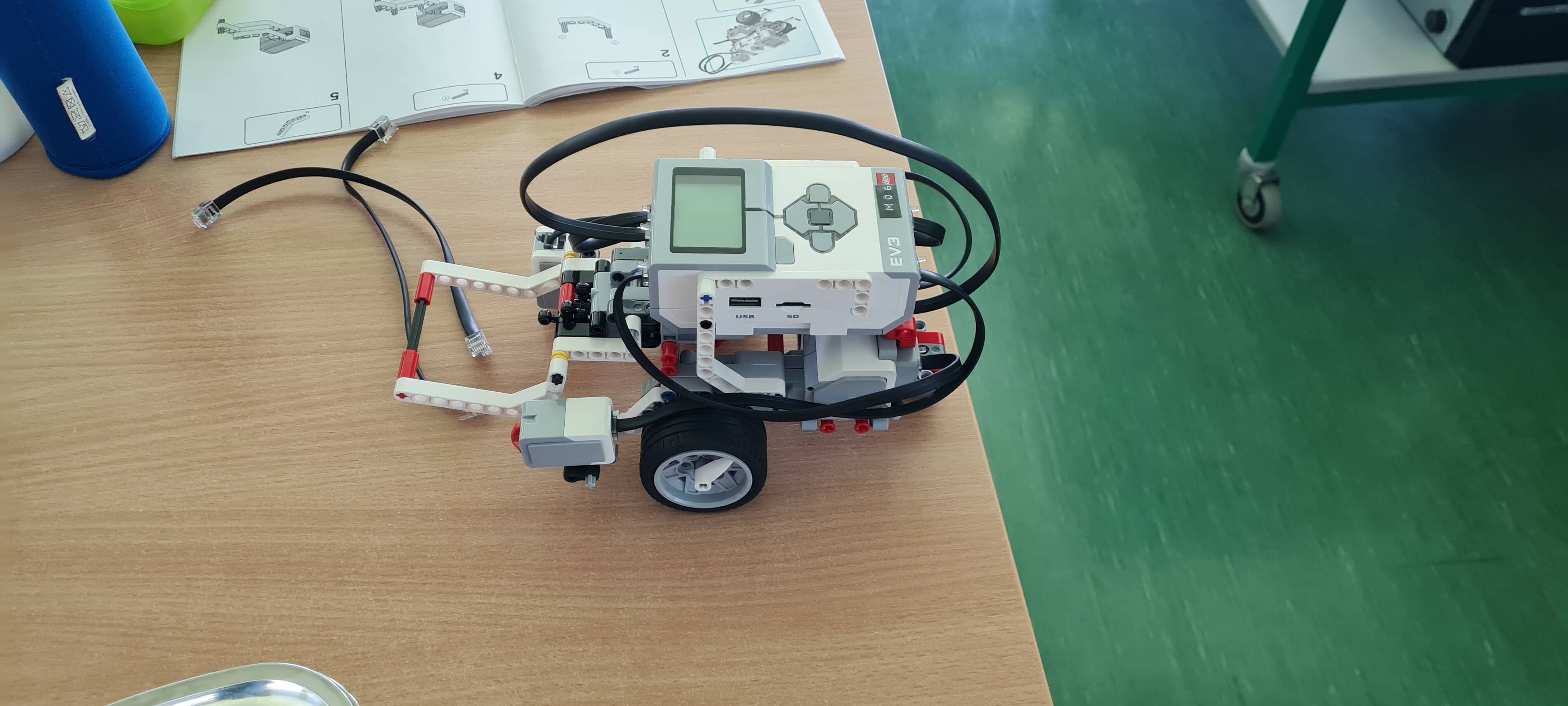 Eindruck aus dem Lego-Mindstorms-Robotik-Workshop am Gymnasium der Dominikanerinnen