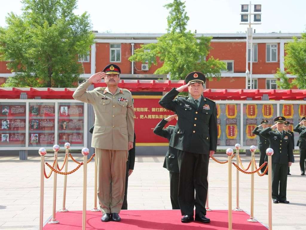 COAS on his first day of official visit to China was given a warm welcome and was presented with the guard of honour at the PLA Army Headquarters.