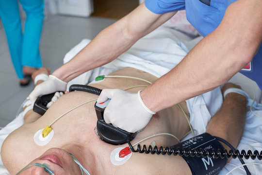 DEFIBRILLATION TECHNIQUES FOR ADULTS: WHAT YOU NEED TO KNOW