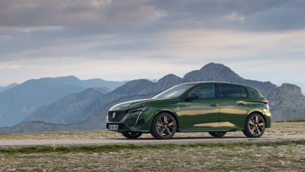 Nέες υβριδικές εκδόσεις για τα Peugeot 308 και 408 | in.gr