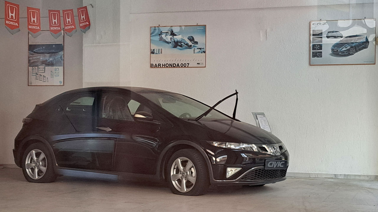 Η “στοιχειωμένη” έκθεση στον Πειραιά – Honda και Mitsubishi… ζελατίνα! | TRACTION.GR
