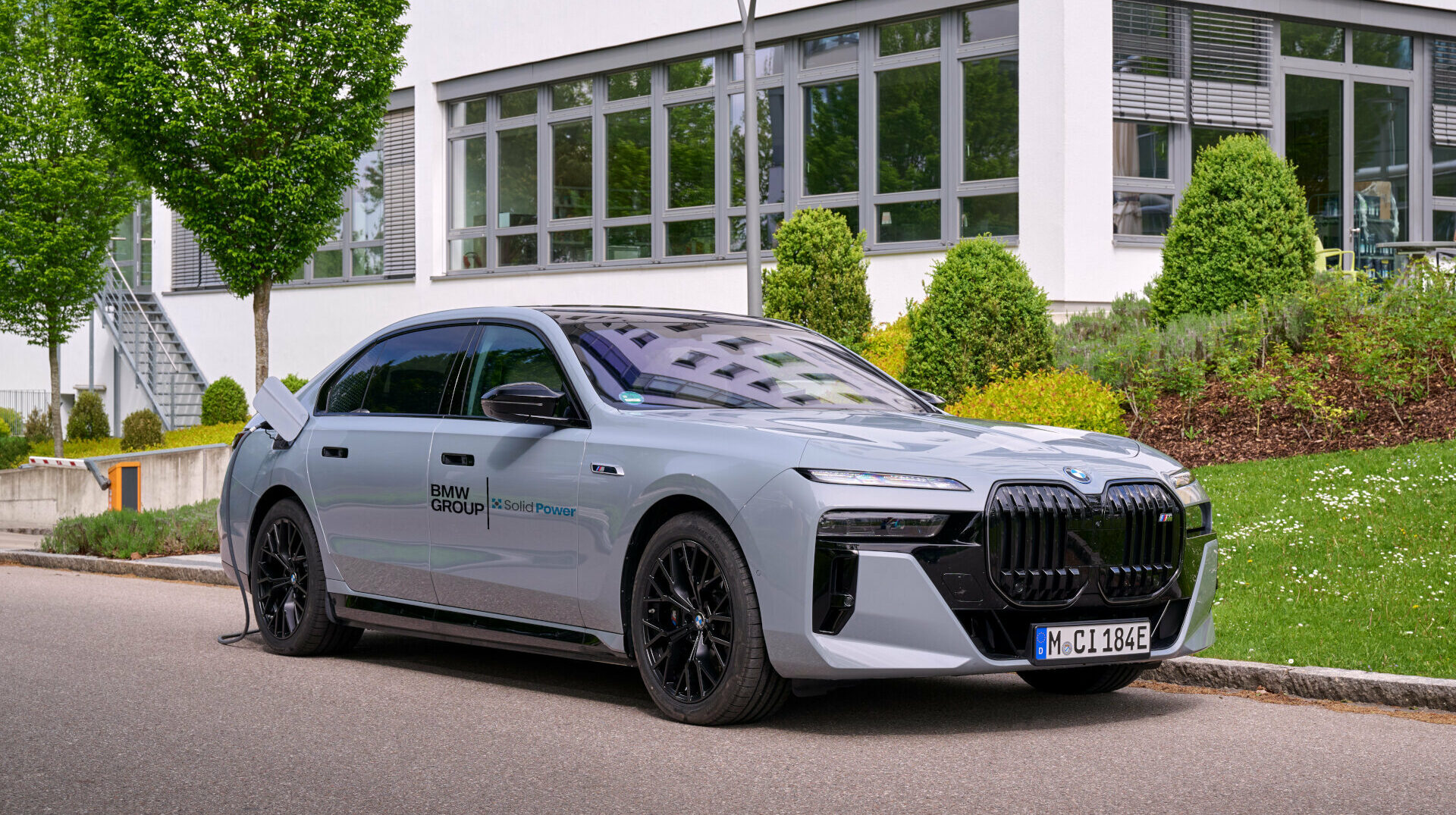 BMW: Δοκιμάζει νέα τεχνολογία solid state μπαταριών στην i7 – motorone.gr