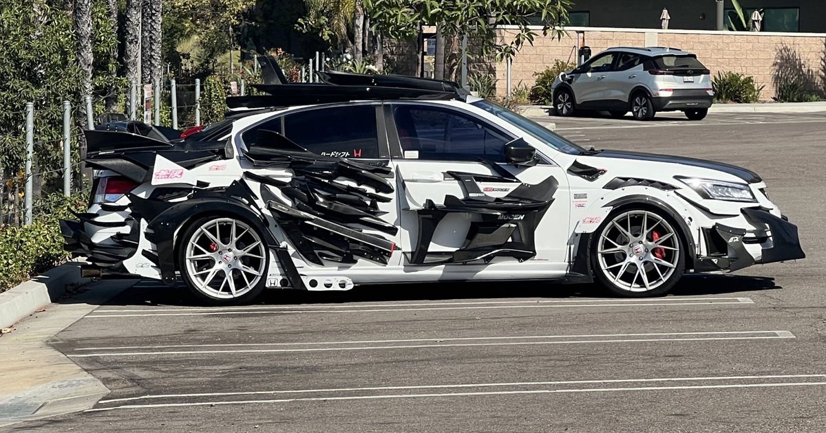 Carbon παντού, γούστο πουθενά – Το Honda που τραβάει τα βλέμματα για τους λάθος λόγους (photos)