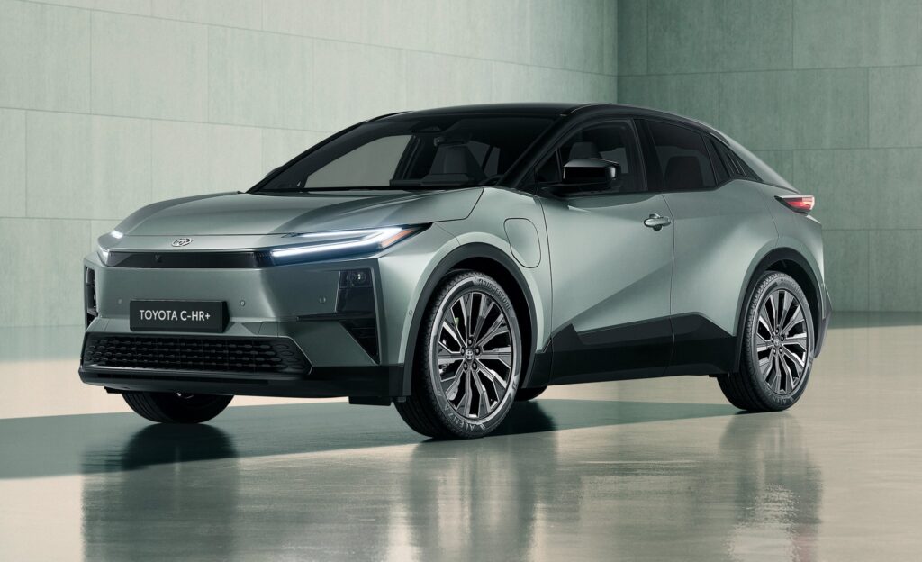 Επισκεφτήκαμε το νέο Toyota C-HR+ στην Αθήνα – Ποιες είναι οι τιμές του