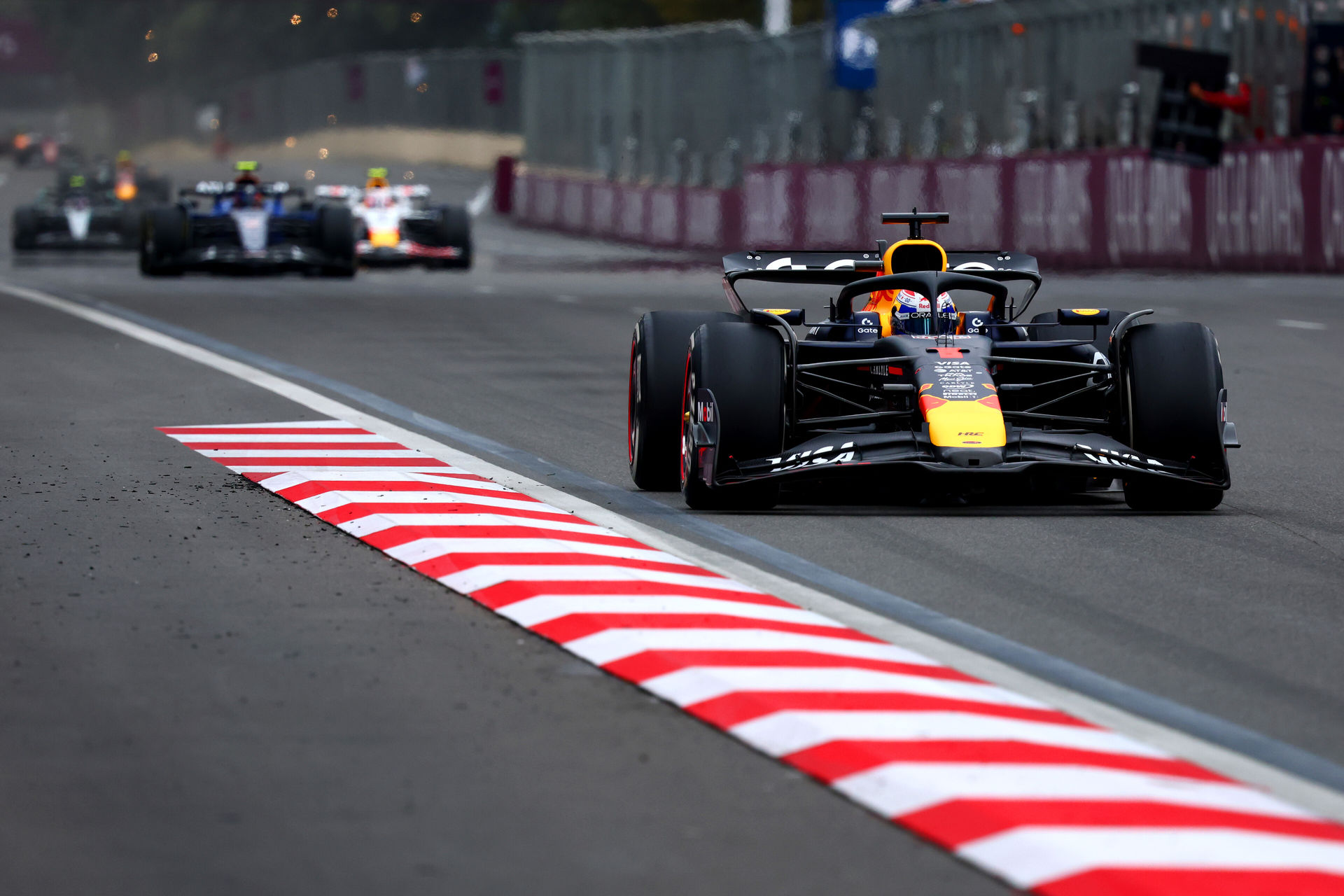 F1-GP Αζερμπαϊτζάν: Δεύτερη συνεχόμενη -κυριαρχική- νίκη του Max Verstappen