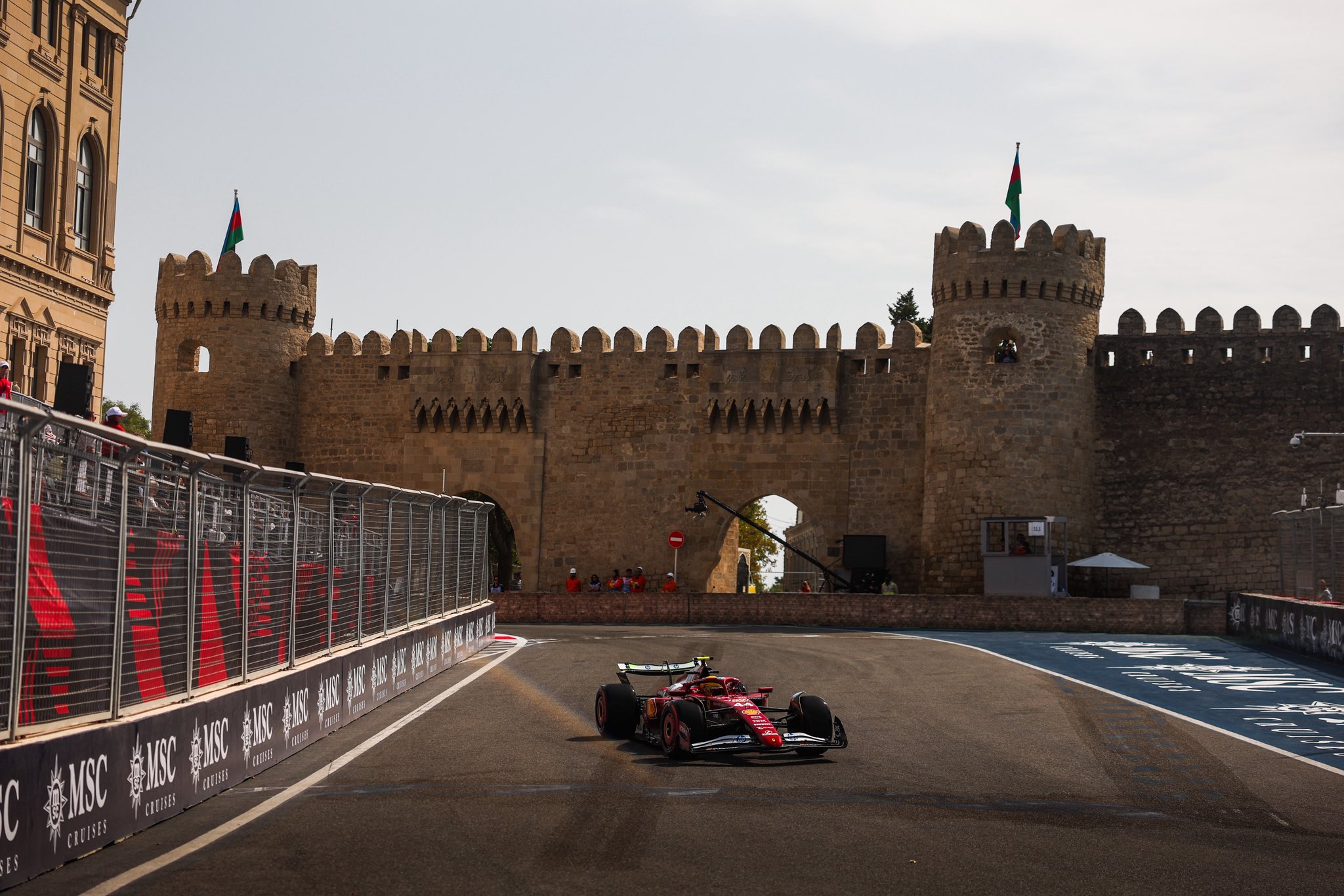 F1-GP Αζερμπαϊτζάν FP2: Ο Hamilton επικεφαλής στο «1-2» της Ferrari, ζημιά για τον Norris