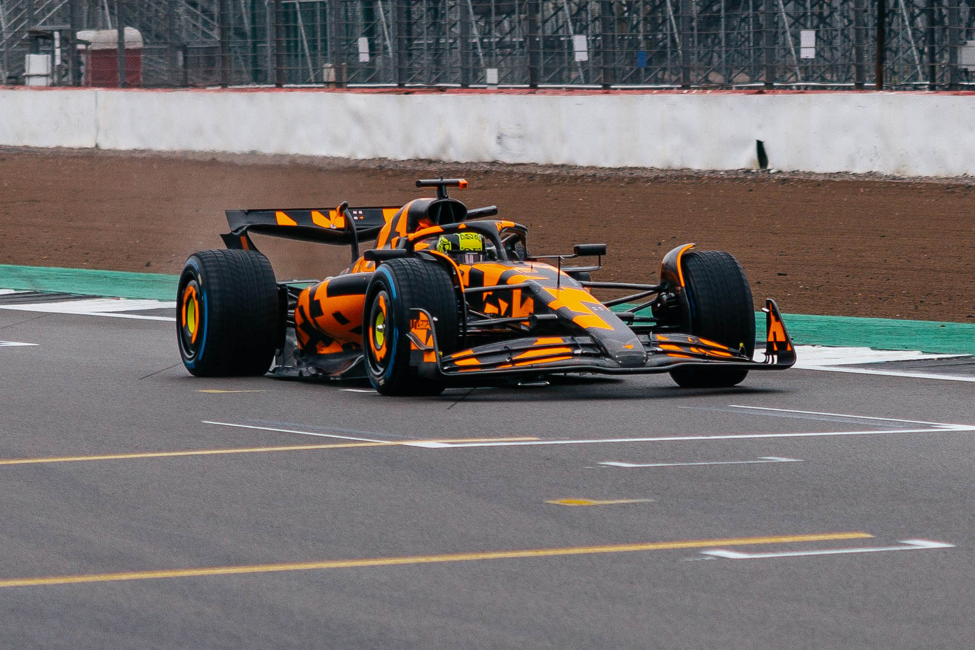 F1: Η McLaren αποκάλυψε το πρώτο μονοθέσιο του 2025 – motorone.gr