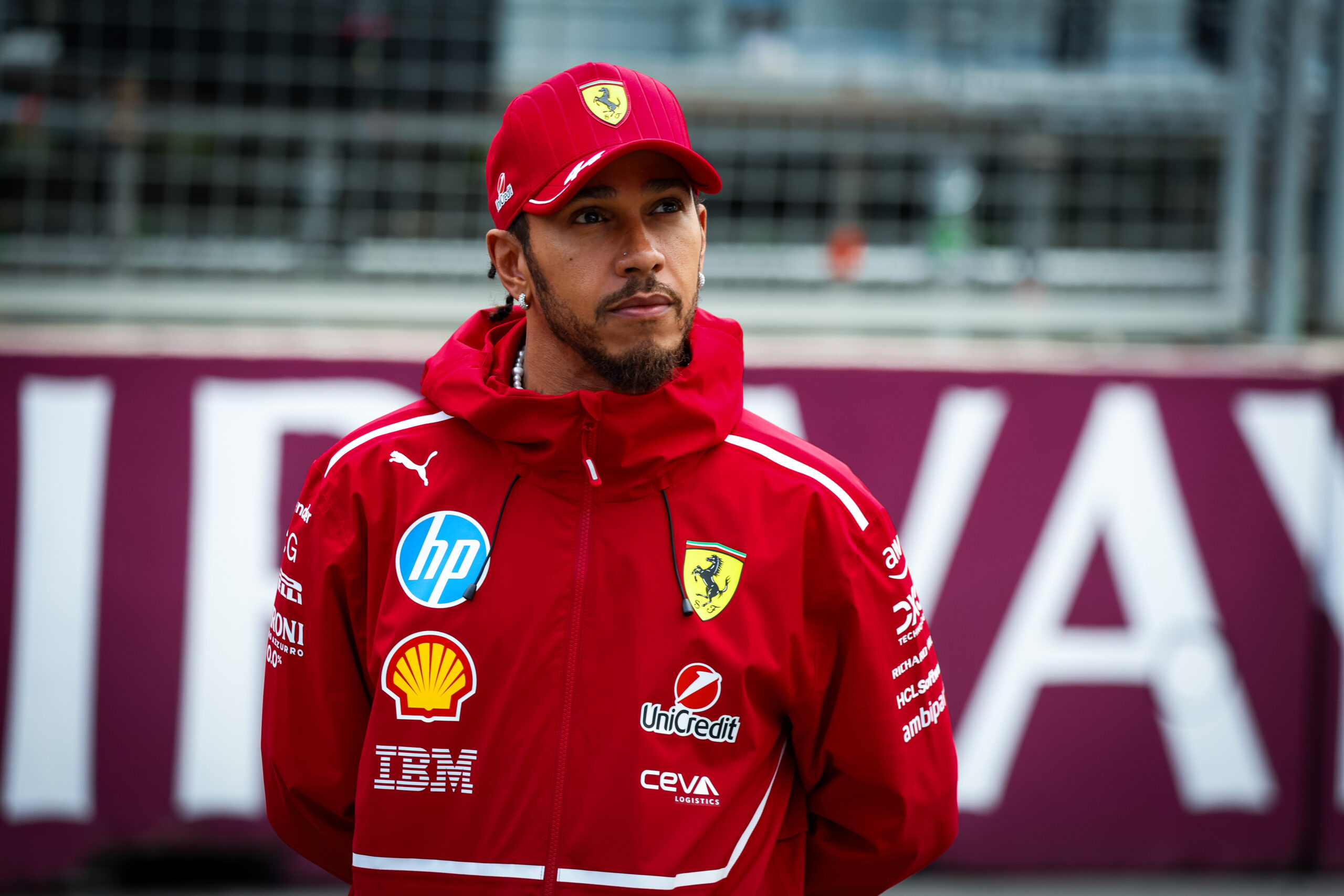 F1: Ο Lewis Hamilton αποσύρθηκε από δοκιμές λόγω της υγείας του σκύλου του