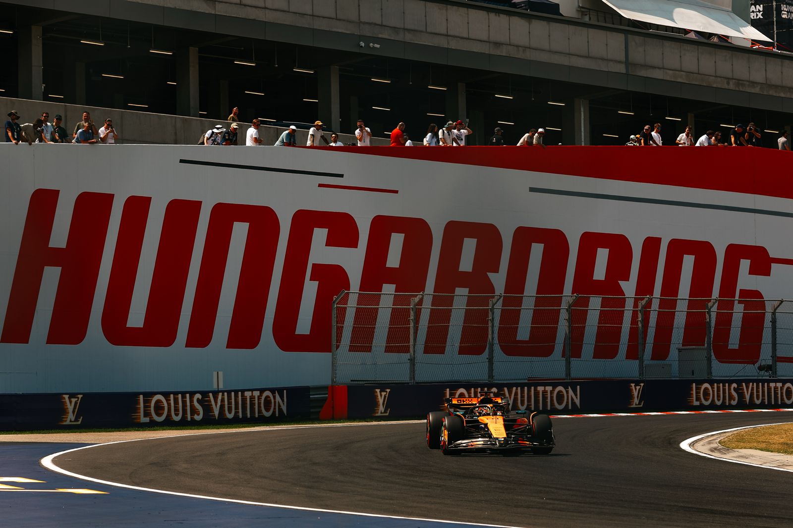 F1: O Norris νίκησε στην Ουγγαρία και μείωσε τη διαφορά του στην βαθμολογία από τον Piastri