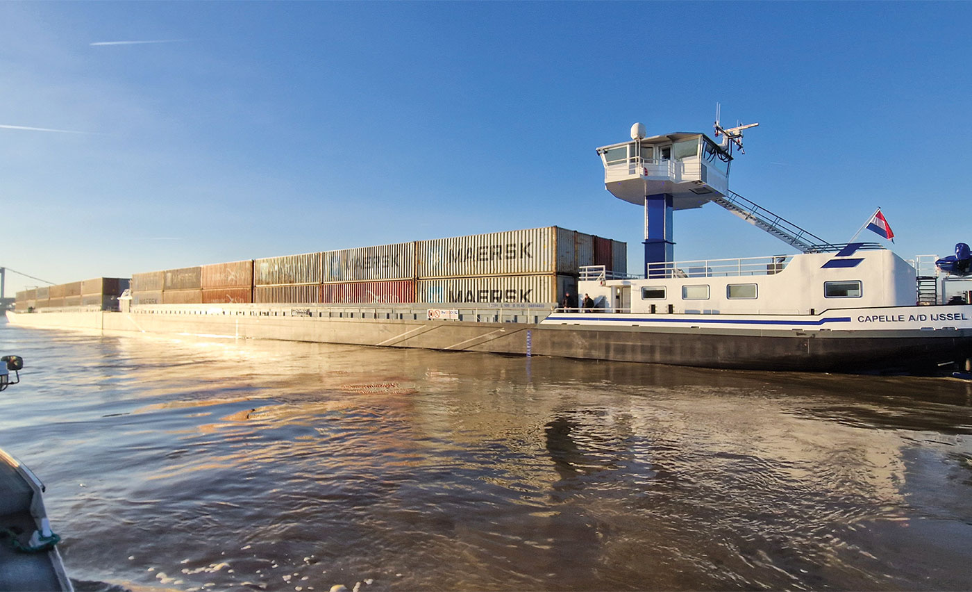 Κινητήρες Paccar MX-13 σε ποταμόπλοιο για κοντέινερ