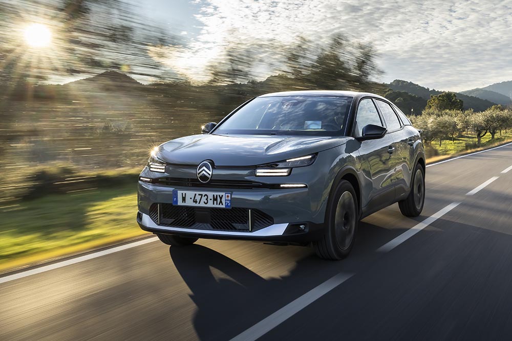 Νέες εκδόσεις Citroen C4 με υβριδική τεχνολογία