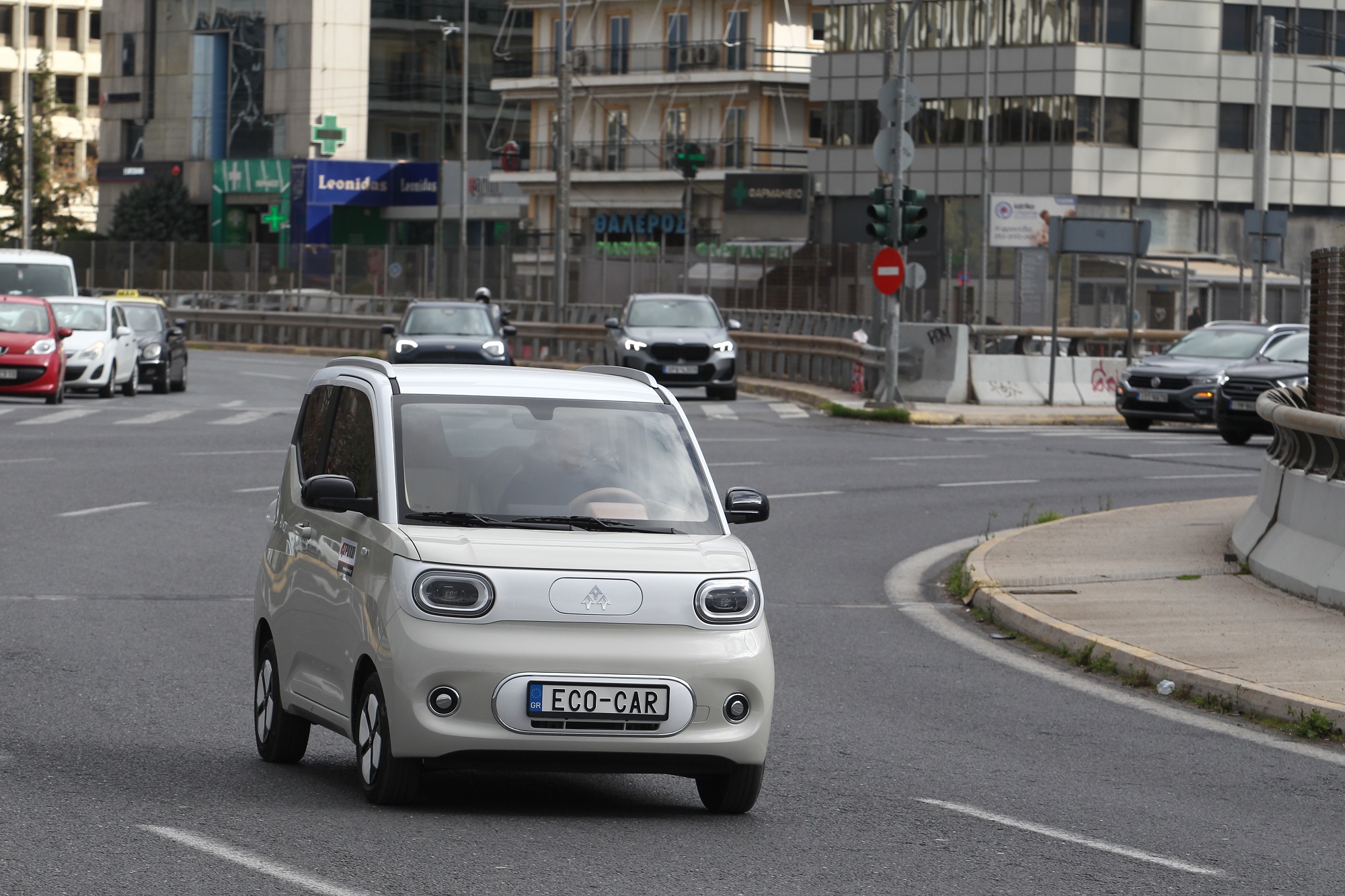 Οδηγούμε το ecocar neo W300+