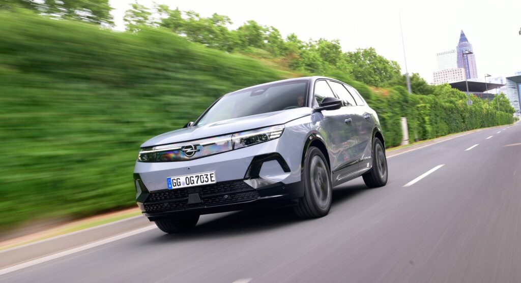 Opel Grandland Electric AWD: 325 ίπποι και 500 χλμ. αυτονομίας