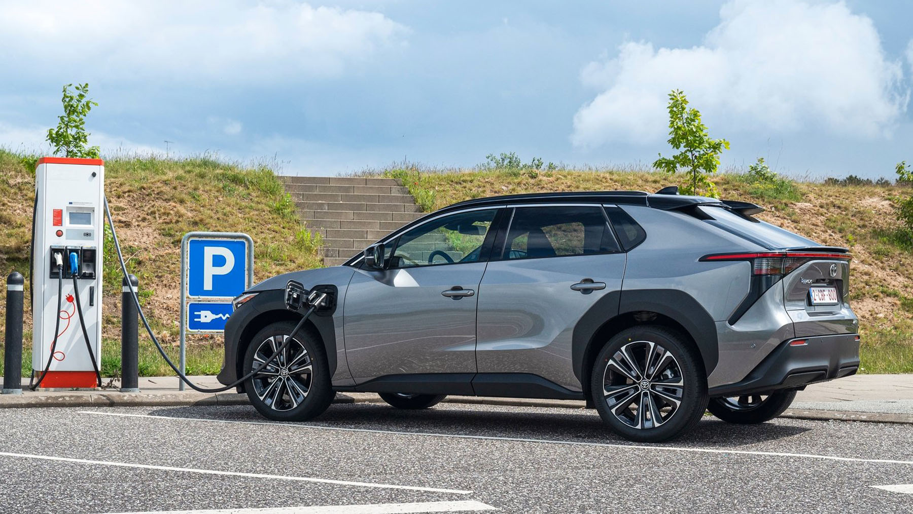 Πατάει φρένο η Toyota με τα ηλεκτρικά αυτοκίνητα | caroto.gr