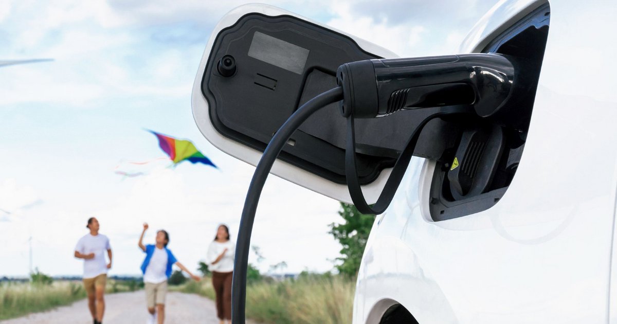 Ποια χώρα αγοράζει ηλεκτρικά αυτοκίνητα πιο γρήγορα κι από τη Νορβηγία – Το εντυπωσιακό στατιστικό