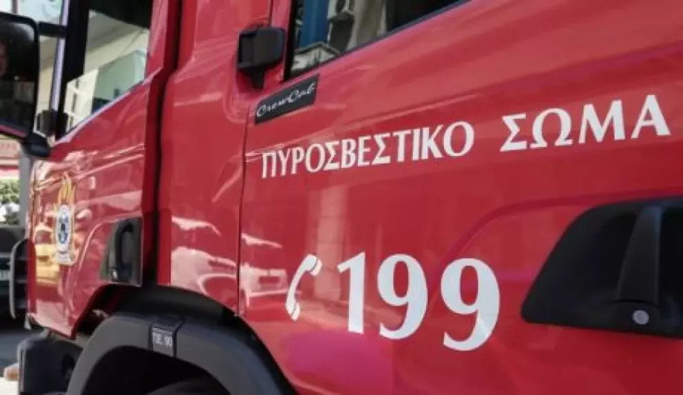 Πυρκαγιά σε αντιπροσωπεία αυτοκινήτων στον Βύρωνα
