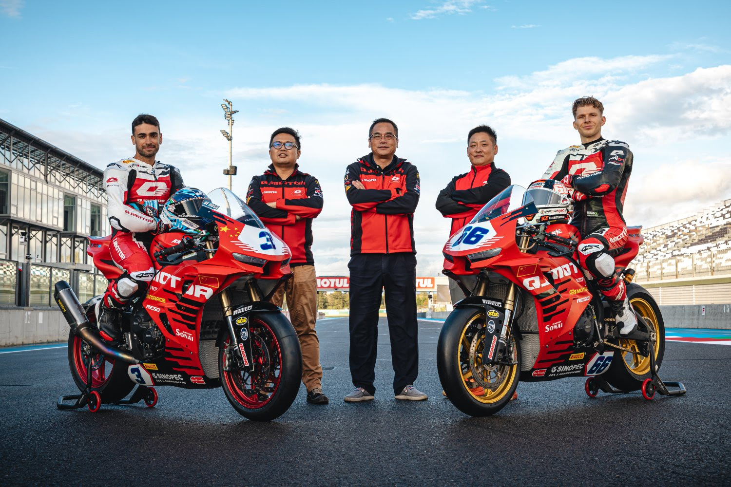 QJ SRK 800 R/RS: Η κινεζική σπορ μοτοσυκλέτα μέσα στους αγώνες