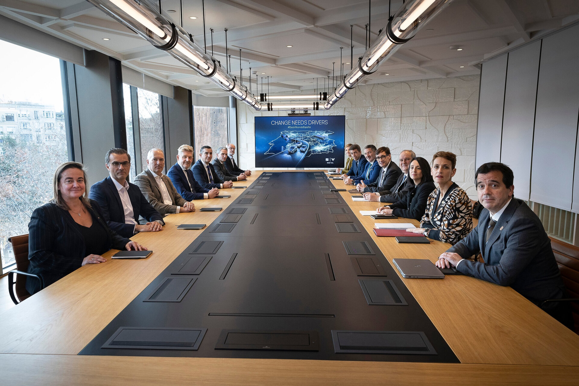 Seat: Συνεργάζεται με την Ισπανική κυβέρνηση για την προώθηση της ηλεκτροκίνησης – motorone.gr