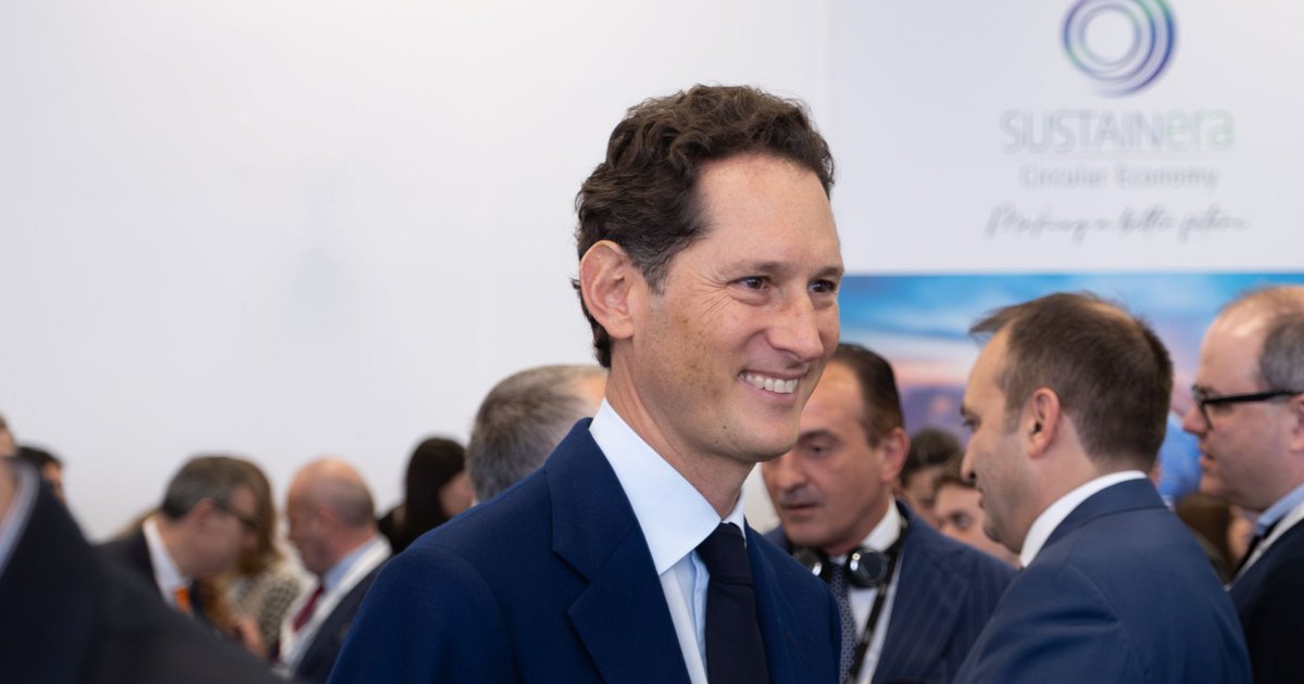 Στα δικαστήρια ο John Elkann με τη μητέρα του για τη χειρόγραφη διαθήκη του Gianni Agnelli