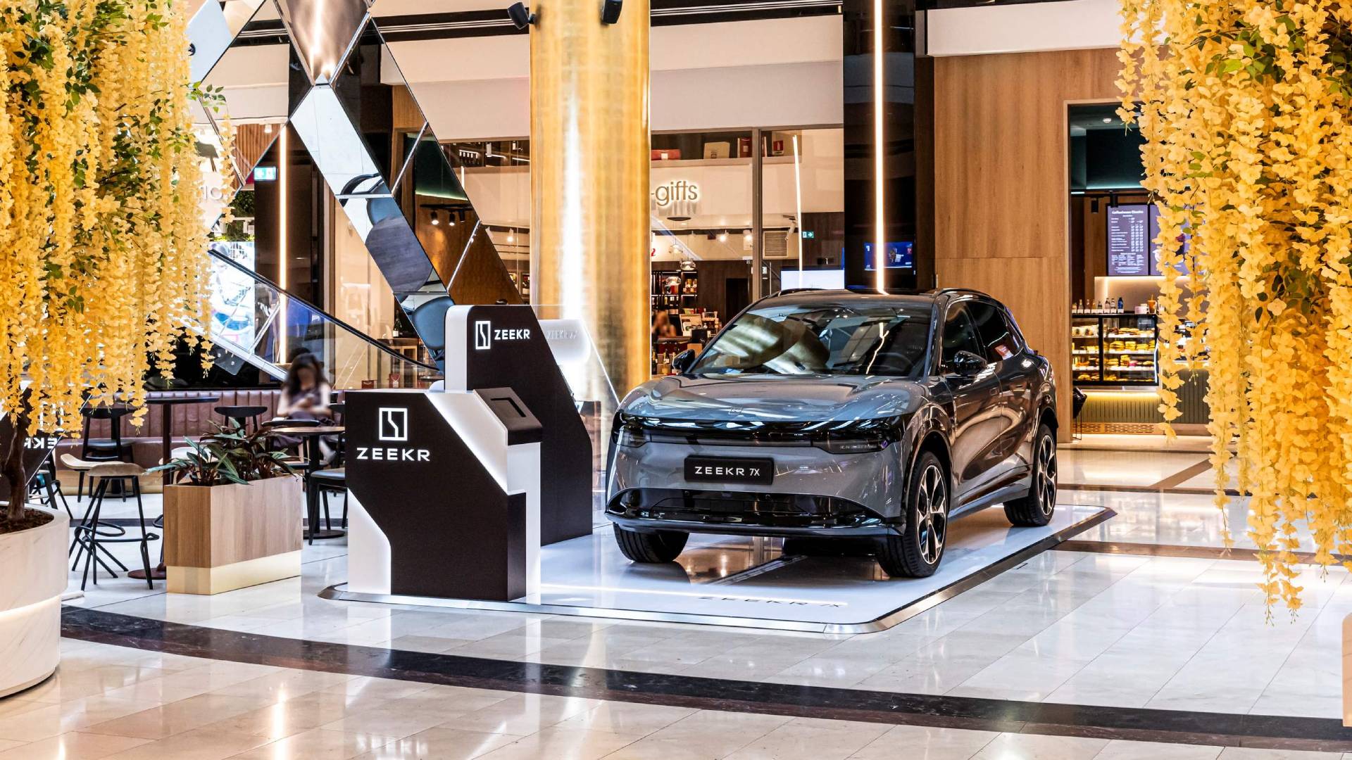 Το Zeekr 7X συστήνεται στο κοινό της Αθήνας