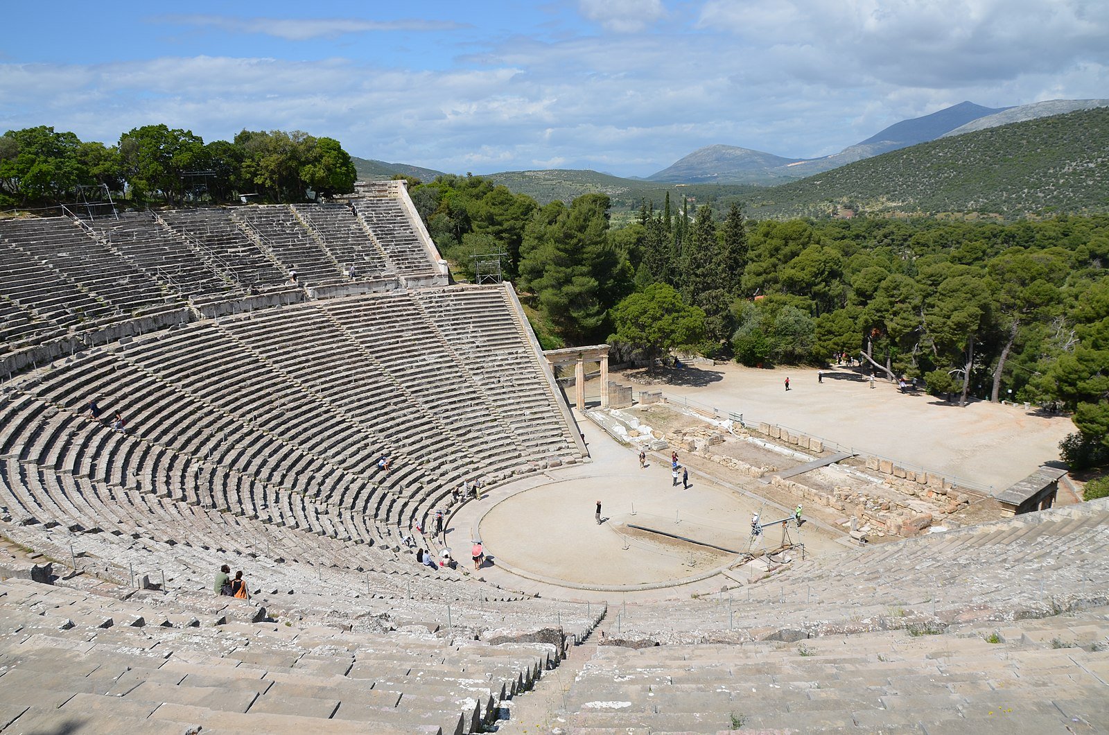 10-Spectacular-Ancient-Buildings-Still
