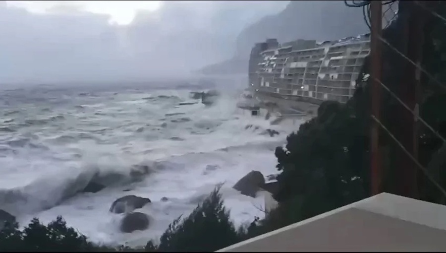 1123_Ukraine_Crimea_storm_extreme_weather_storm_of_century_bneGreen_climate_crisis