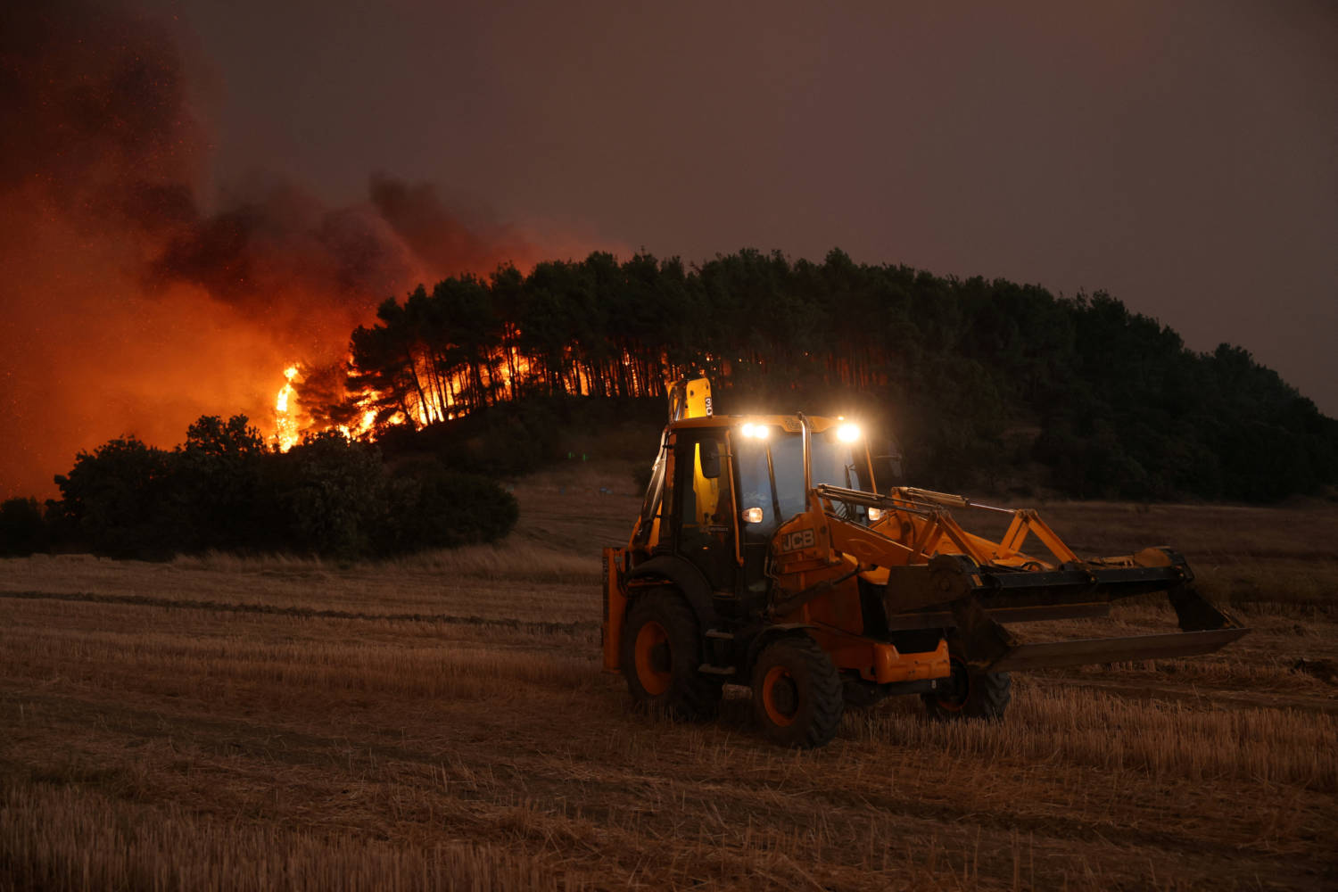2023-08-21T205948Z_38496658_RC2IS2AFH4PT_RTRMADP_3_EUROPE-WEATHER-GREECE-WILDFIRE