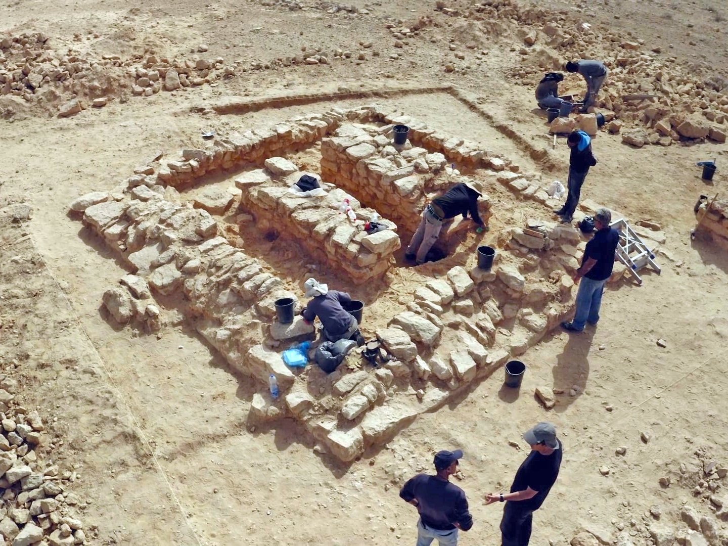 2500-Year-Old-Tombs-With-Artifacts-Discovered