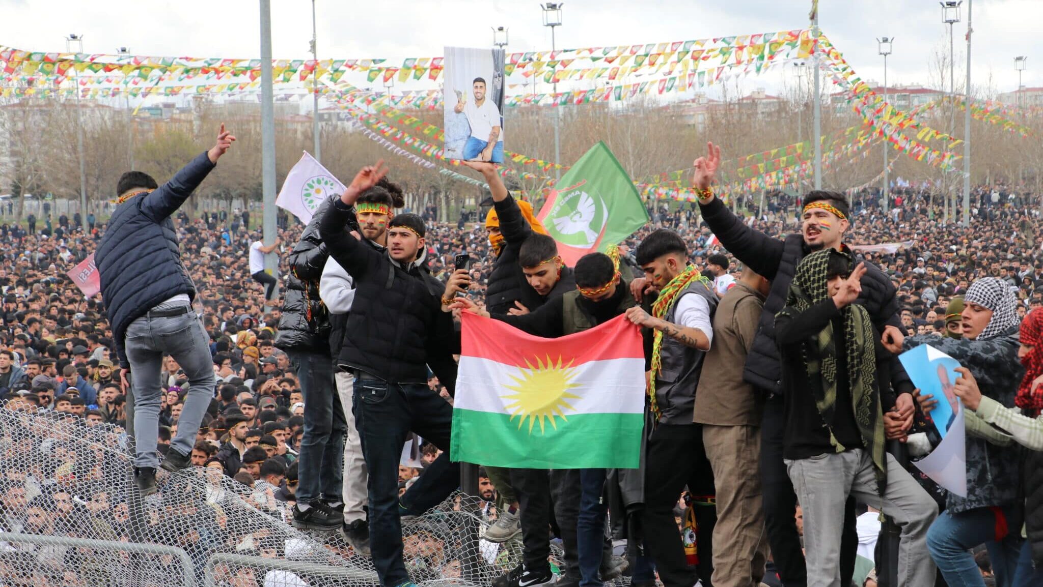 2People-in-Newroz-celebrations-in-Diyarbakir-Photo-BIRN-Rabia-Cetin-scaled-e1752591142447