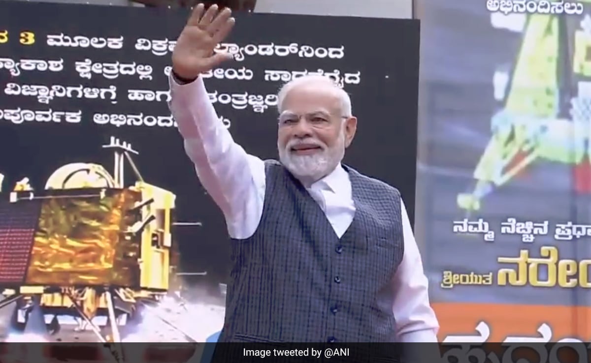 9ak8qr48_narendra-modi-twitter_625x300_26_August_23