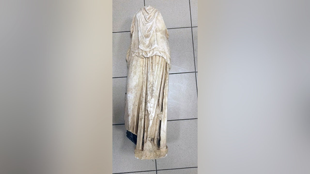A-2000-year-old-statue-is-found