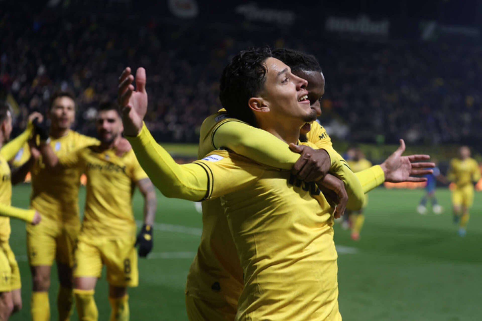 aek-WEB_54082