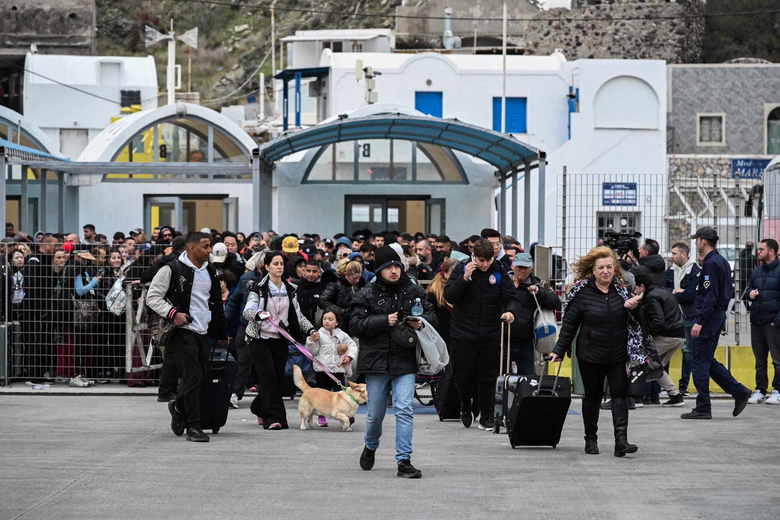 AFP__20250204__36WW44M__v1__HighRes__GreeceQuake-PRINT-scaled-1