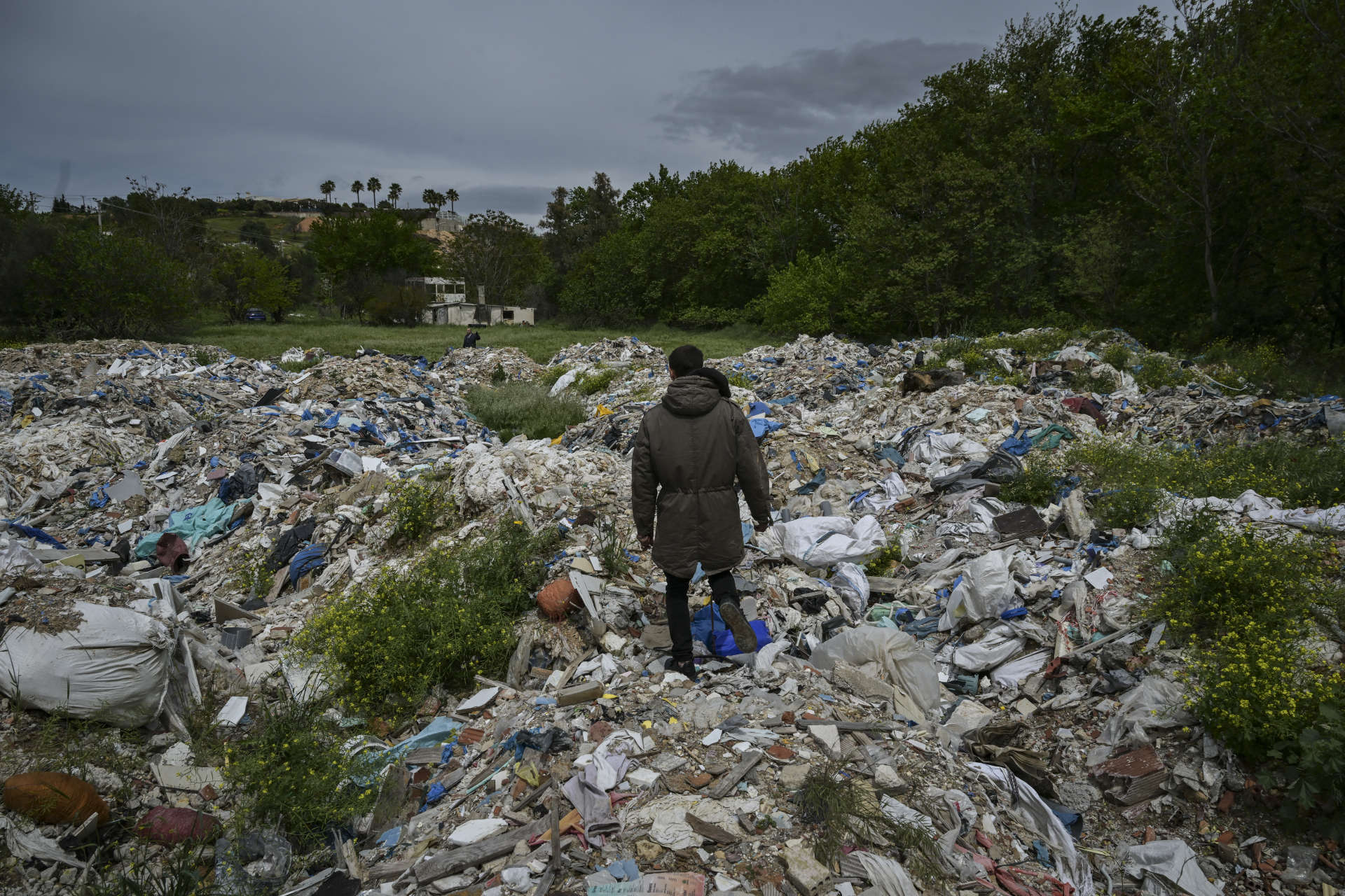 AFP__20250429__43WH3QW__v1__HighRes__GreeceEnvironmentPollutionWaste-WEB_EK