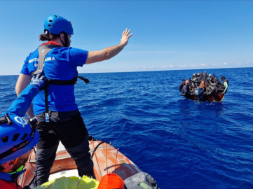 Aid-workers-who-support-migrants