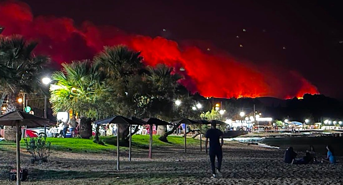 Athens-Suburbs-Evacuated-as-Forest