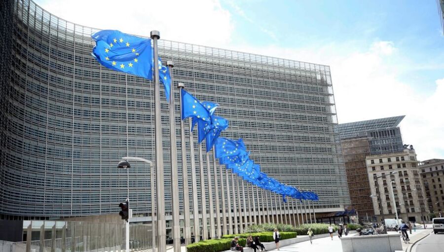 bneGeneric_Brussels_European_Union_EU_flags_outside_main_building__9