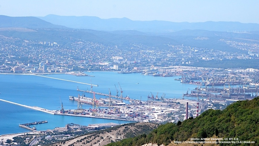 bneGeneric_Russia_port_ships_harbour_Novorossiysk_WIKI_Cropped