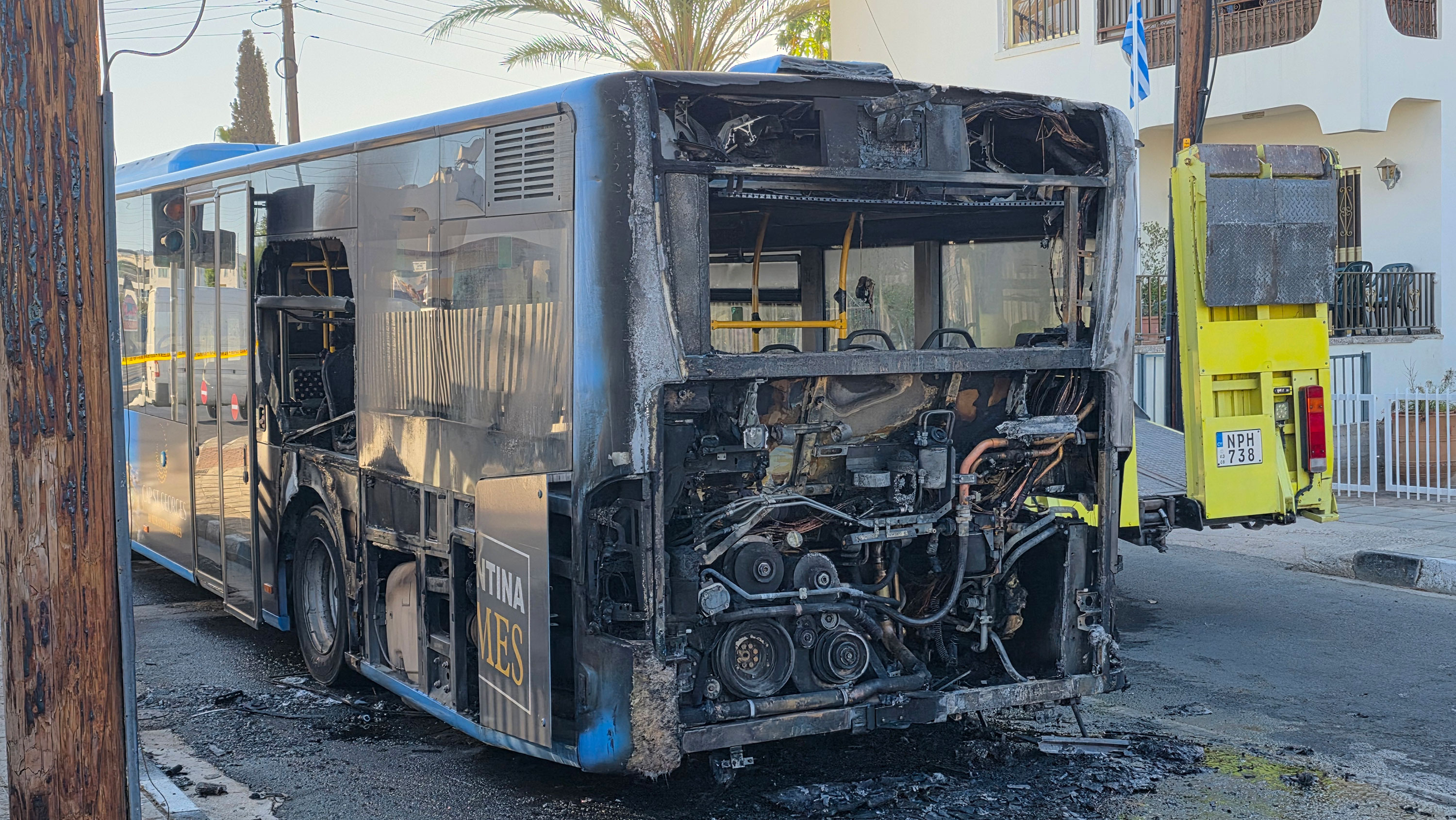 Bus-fire-in-Paphos