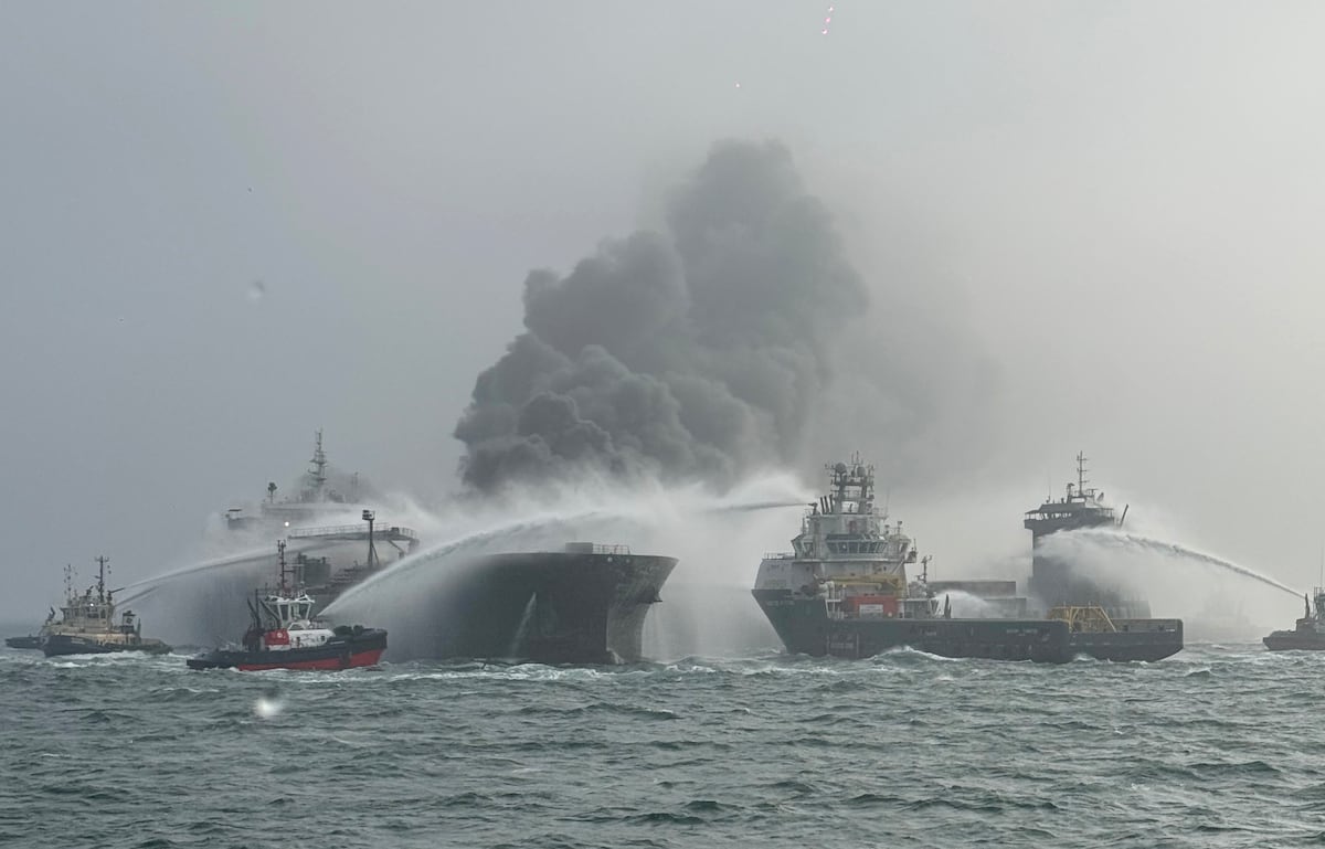 Cargo-ship-hits-tanker-carrying
