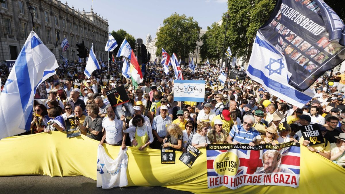 Clashes-break-out-at-London