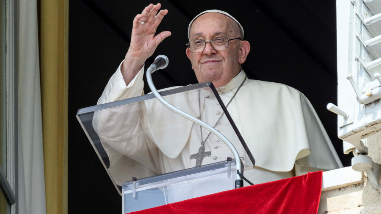 Corsica-welcomes-Pope-Francis-with