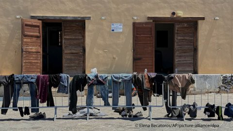 divDetention-or-return-Greece-moves