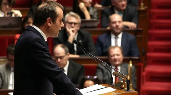 divFrench-PM-backs-freezing-Macrons