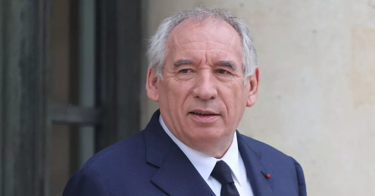 divFrench-Prime-Minister-loses-vote