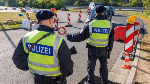 divGermanys-asylum-rejection-policy-faces