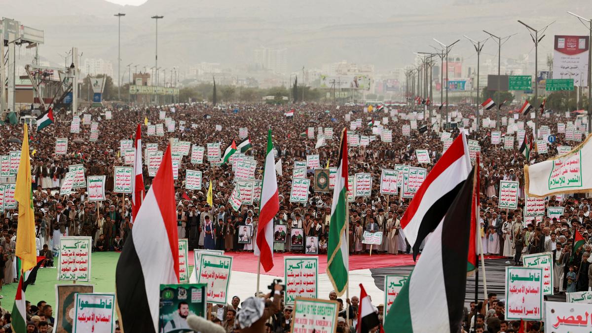 divIsrael-launches-airstrikes-targeting-Yemens