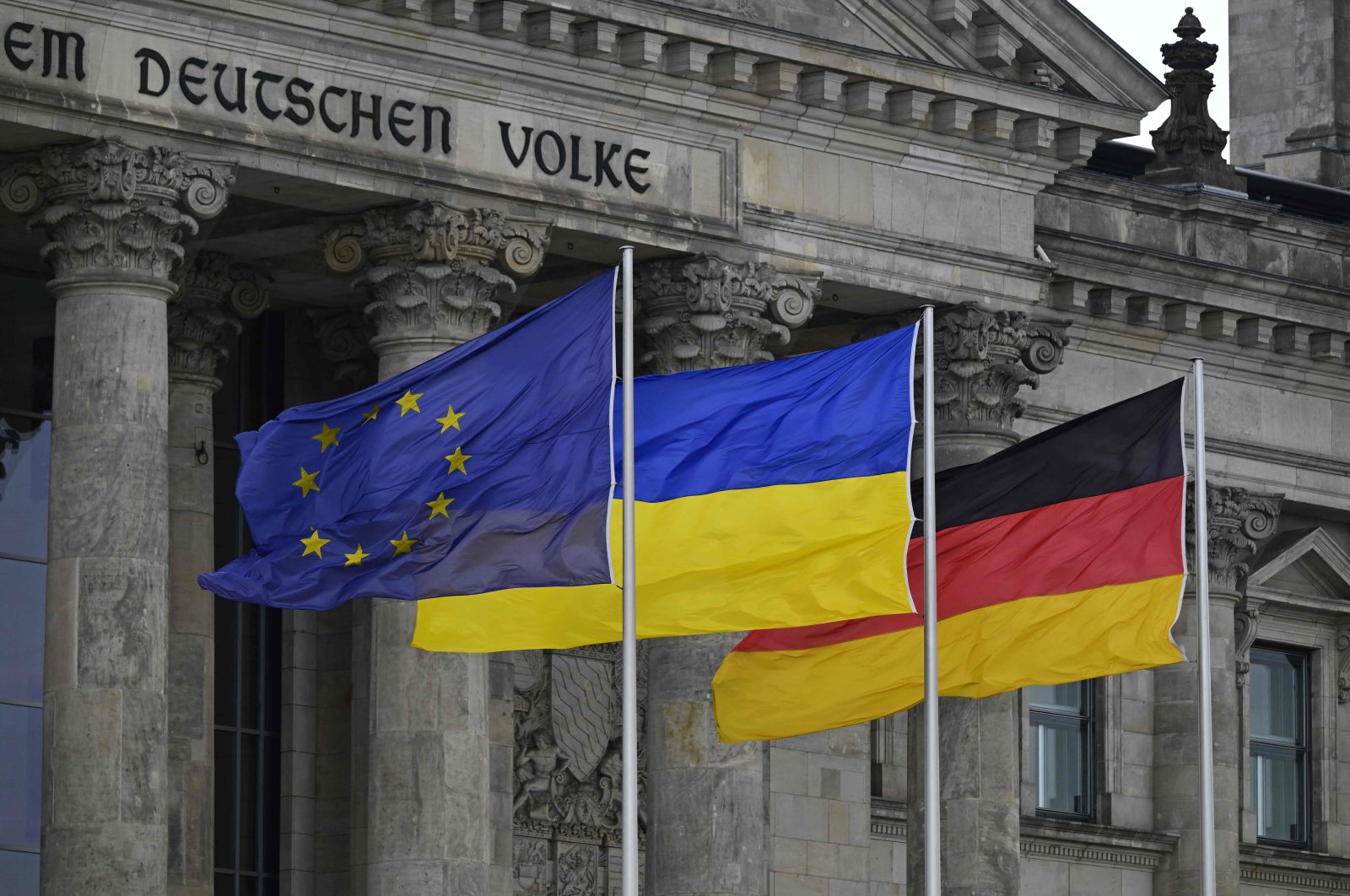 divPoor-Ukrainian-people-now-lulled