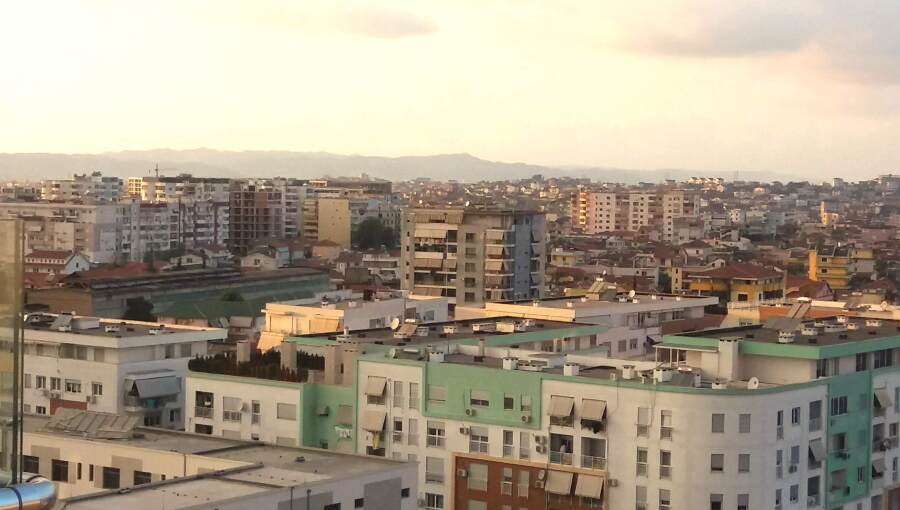 divPower-outage-strikes-Balkans-amid
