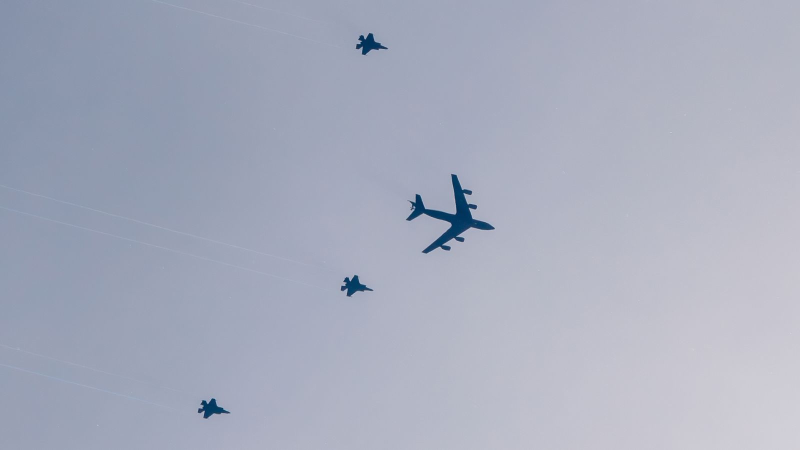 divUS-warplanes-transit-through-UK